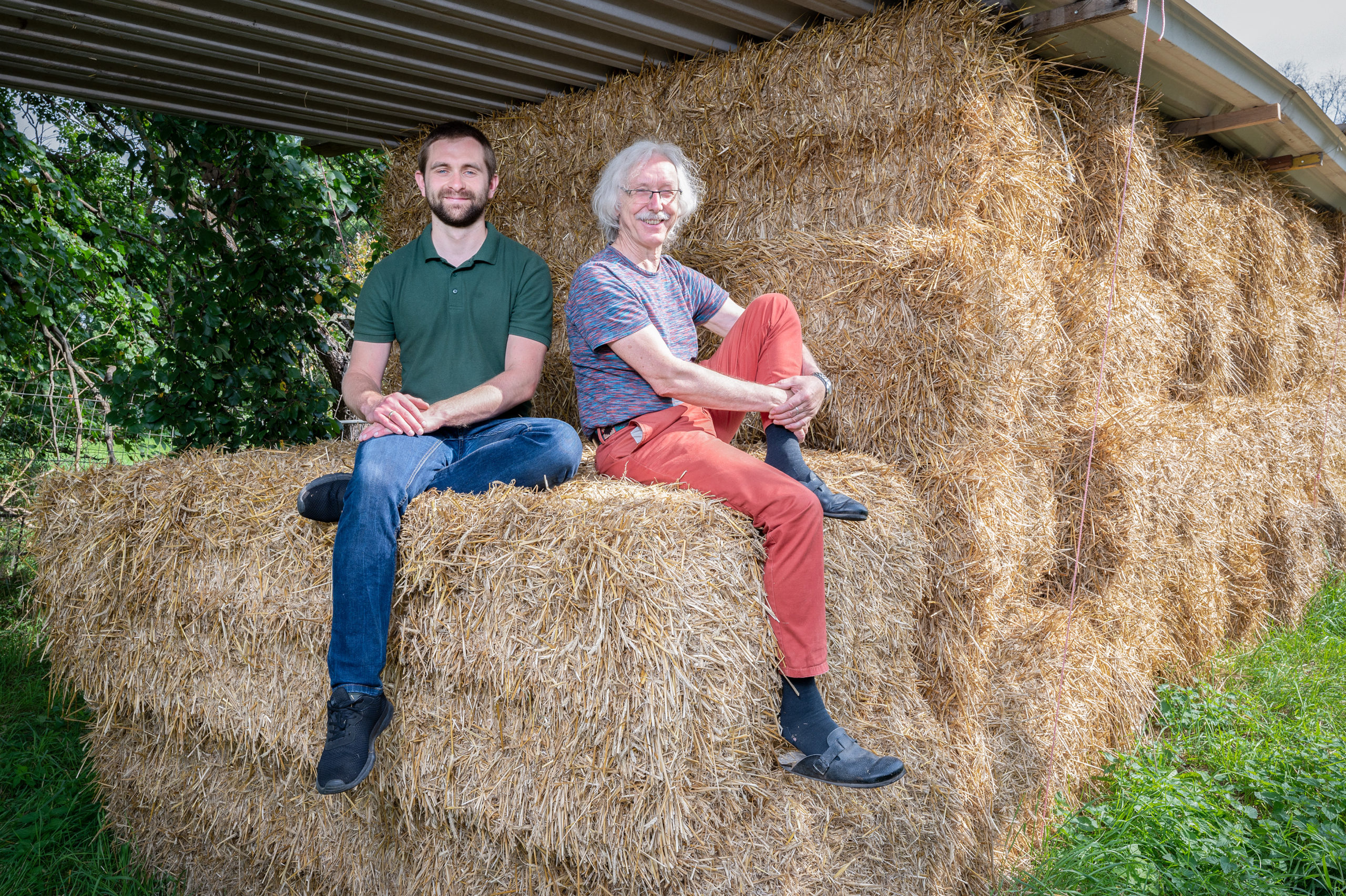 Read more about the article On the trail of straw bale construction: Werner Ehrich talks about the sustainable form of house construction.
